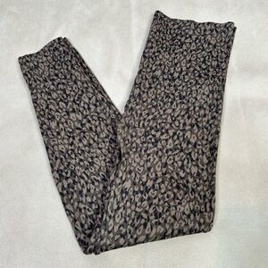 SPANX Size‎ Large Look At Me Now Mini Leopard Print Leggings Seamless Slimming